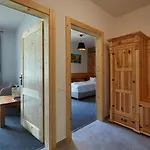 Gothal A Penzióny Apartman *