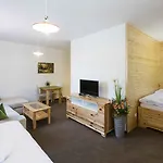 Gothal A Penzióny Apartman *